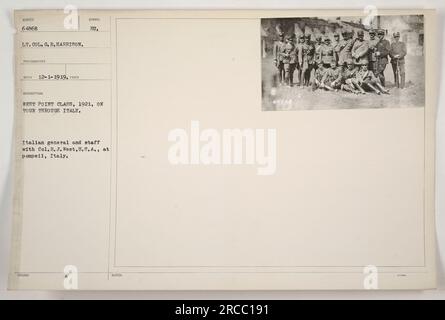 West point classe de 1921 visitant l'Italie pendant leur tournée. Sur l'image, un général italien et son état-major sont vus avec le colonel R. J. West des États-Unis à Pompéi. La photo a été prise par le lieutenant-colonel G. R. Harrison le 1 décembre 1919. Numéro d'identification : 64868. Document historique, documentant une visite à un site célèbre du patrimoine mondial pendant la première guerre mondiale, parlant ainsi bout cross Cutoute éducation en temps de guerre. Il s'agissait apparemment de notes 64868 émises Banque D'Images