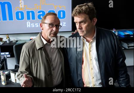 Munich, Allemagne. 06 juillet 2023. Alexander Held (l, comme inspecteur Ludwig Schaller) et Sebastian Bezzel (comme Max Hämmerle), photographiés sur le plateau de la série criminelle 'München mord. Crédit : Sven Hoppe/dpa/Alamy Live News Banque D'Images