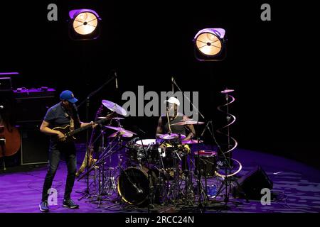 Alicante, Espagne. 13 juillet 2023. Le bassiste américain Stanley Clarke se produit lors du Fijazz Festival 2023 lors de sa tournée n'4EVER. Crédit : Marcos del Mazo/Alamy Live News Banque D'Images