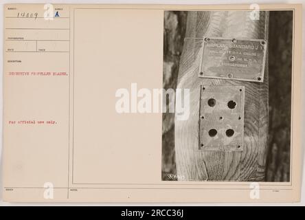 Cette image montre un gros plan d'une pale d'hélice défectueuse sur un avion pendant la première Guerre mondiale. L'avion est identifié comme le Standard J-1 Mall avec un moteur Scott-A-7-A. Le moteur a une puissance de 110 chevaux. La photographie a été prise par le photographe RECO et est étiquetée comme #14009. Banque D'Images