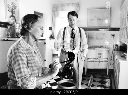 Jessica Tandy, Dan Aykroyd, sur le tournage du film, 'Driving Miss Daisy', Warner Bros., 1989 Banque D'Images