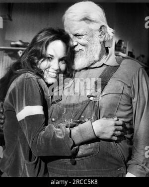 Catherine Bach, Denver Pyle, sur le plateau de la série télévisée, 'les ducs de Hazzard', Warner Bros. Distribution télévisuelle, 1979-85 Banque D'Images