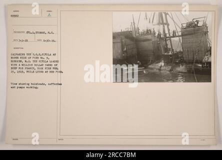 Opérations de récupération menées sur le territoire des États-Unis Sixola au quai n ° 9 à Hoboken, New Jersey. Le navire prit feu le 23 février 1919, alors qu'il était à quai, et transportait une cargaison de bœuf d'une valeur d'un million de dollars destinée à la France. L'image capture les cloisons, le cofferdam et les pompes en fonctionnement. Numéro de l'image : 59582. Photographe : CPL. L. Thomas, S.C. Prise le 30 mai 194. Reçu le 5 juillet 1919. Description : symbole A. Banque D'Images