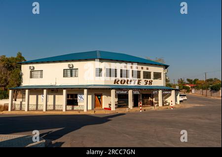 Scène de rue dans la ville d'Outjo, au nord de la Namibie Banque D'Images