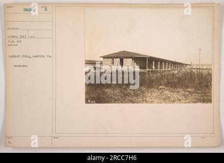 Caserne de l'armée AMÉRICAINE à Acceptance Park à Detroit, Michigan. La photo a été prise par le photographe 56387 en novembre 1917, pendant la première Guerre mondiale. Les casernes étaient utilisées pour loger des soldats et faisaient partie des activités militaires à Langley Field à Hampton, en Virginie. (Remarque : la légende semble incomplète) Banque D'Images