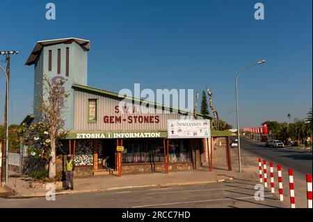 Scène de rue dans la ville d'Outjo, au nord de la Namibie Banque D'Images