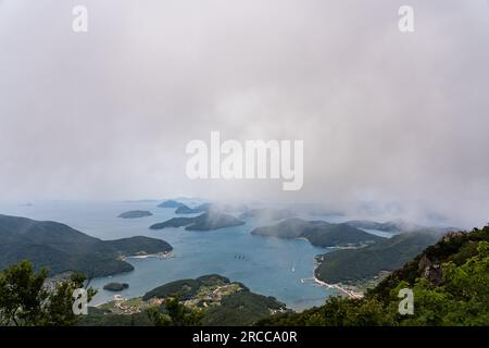 Vue aérienne de l'île Geoje avec fond de nuages en Corée du Sud Banque D'Images