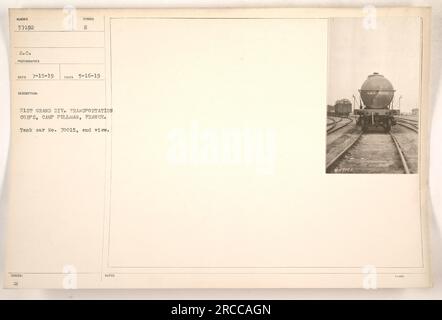 Wagon-citerne no 70015, une vue de bout, appartenant à la 21e Grande Div. Corps de transport au Camp Pullman, France. La photographie a été prise le 16 mai 1919 et porte le numéro de série 57192. Banque D'Images