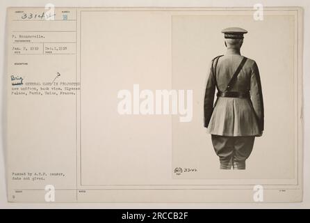 Le brigadier général Hart, membre de l'armée américaine pendant la première Guerre mondiale, est photographié ici portant un prototype d'un nouvel uniforme. La photographie a été prise le 2 janvier 1919, au Palais des Elysées à Paris, France. L'image a été approuvée par le censeur de l'A.E.F. mais la date exacte est inconnue. Banque D'Images
