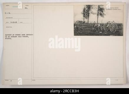 Une batterie détruite de canons français près de Verdun, en France. Les canons ont été détruits par les Allemands pendant la première Guerre mondiale. La photographie a été prise par le photographe Reco le 12 mai 1919. Le numéro de description est 66443 et il a été émis avec le symbole 'C'. L'emplacement de la batterie était Bellevue, au nord-ouest de Verdun. Banque D'Images