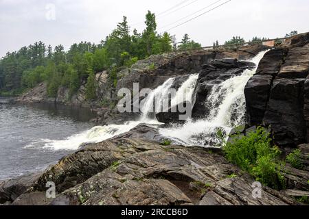 cascade coulant à muskoka ontario canada Banque D'Images