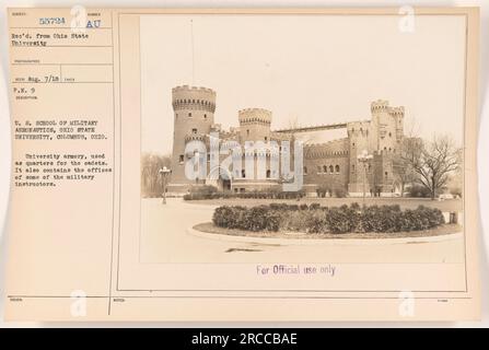 ÉTATS-UNIS School of Military Aeronautics de l'Université d'État de l'Ohio à Columbus, Ohio. L'armurerie universitaire, qui sert de logement aux cadets, abrite également les bureaux des instructeurs militaires. Cette photographie fait partie des documents officiels de l'Université d'État de l'Ohio, pris le 7 août 1918, pour l'usage de l'armée. Banque D'Images