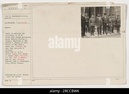 Groupe d'officiers et de civils au domicile du général John J. Pershing à Paris, France. Première rangée, de gauche à droite : Joseph Hostetler, le major général William C. Gorgas, le secrétaire à la Guerre Newton D. Baker, le 2e secrétaire adjoint à la Guerre John D. Ryan, le colonel Forbush, et le major général Merritte W. Ireland. Rangée arrière, de gauche à droite : Lieut. Huges, soldat Ralph A. Hayes, capitaine Christie, lieutenant-colonel Geo. H. Baird et le lieutenant-colonel Collins. Photographie prise le 9 septembre 1918, numéro de photographe E RECO 10-14-18.' Banque D'Images