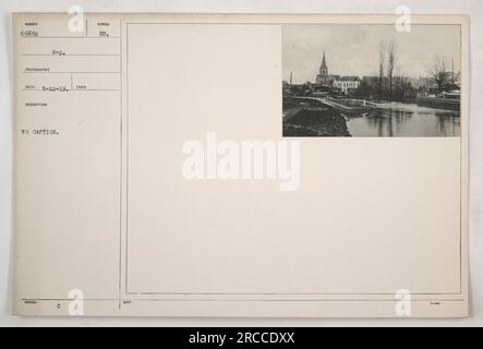 Soldats américains déchargeant des fournitures des barges du canal pendant la première Guerre mondiale. Les barges sont numérotées 66652, photographiées par RECO le 12 mai 1919. Cette image a été prise à un endroit non spécifié, et aucune autre légende n'est disponible. Banque D'Images