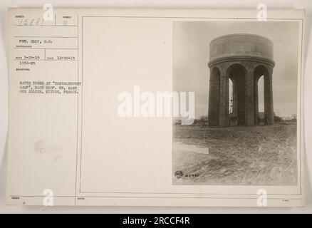 Château d'eau à 'Convalescent Camp' à Mars sur Allier, neige, France. La photographie porte le numéro 45881 et a été prise le 30 décembre 1918 par le soldat Eddy, S.C. Ce camp a servi d'hôpital de base pour l'armée américaine pendant la première Guerre mondiale Banque D'Images