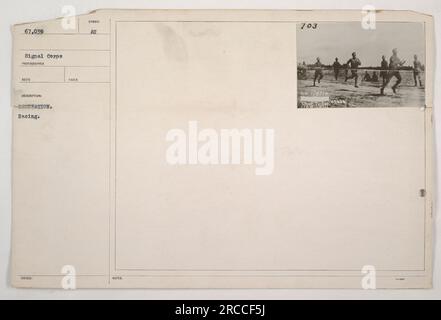 Soldats de l'US signal corps s'engageant dans un événement de course pendant la première Guerre mondiale Le soldat, identifié comme 67 039, est vu participer à la course. La photographie a été prise par un photographe de signal corps et fait partie d'une collection représentant diverses activités militaires. Banque D'Images