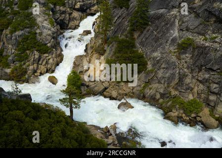 Criques avec de l'eau précipitée dans Emigrant Wilderness Banque D'Images