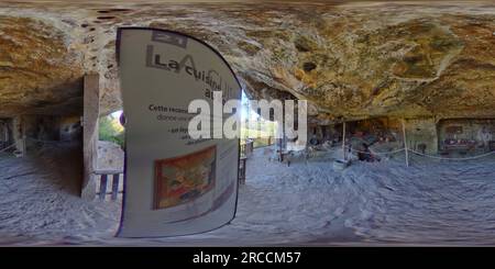 Vue panoramique à 360° de Cité troglodytique la Roque St-Christophe 11