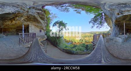 Vue panoramique à 360° de Cité troglodytique la Roque St-Christophe 10