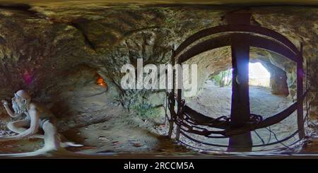 Vue panoramique à 360° de Cité troglodytique la Roque St-Christophe 8