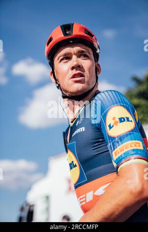 Belleville en Beaujolais, France. 13 juillet 2023. Photo de Zac Williams/SWpix.com- 13/07/2023 - Cyclisme - Tour de France 2023 - Etape 12 Roanne à Belleville-en-Beaujolais (168.8km) - Mads Pedersen, Lidl Trek. Crédit : SWpix/Alamy Live News Banque D'Images