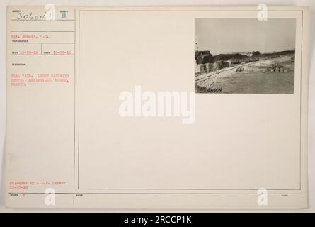 Le sergent Abbott est photographié dans le chantier de charbon Sumber B des ateliers de Light Railways à Abainville, Meuse, France pendant la première Guerre mondiale. La photographie a été prise le 29 octobre 1918. Il a été publié par l'A.E.F. Censurer le 23 décembre 1918. Des notes supplémentaires indiquent que la photographie porte le numéro d'identification 30604. Banque D'Images