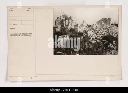 Cette image, désignée 111-SC-6464, représente les conséquences de la destruction causée par les Allemands à Dreslincourt. Prise en 1919, la photographie montre une église qui a été complètement détruite. L'image a été émise avec le symbole BU. Banque D'Images