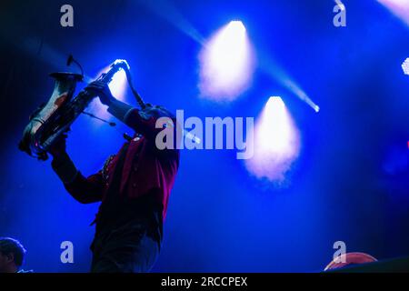 Dour, Belgique. 13 juillet 2023. Le groupe meute photographié en action lors de la deuxième journée de l’édition 2023 du festival Dour à Dour, le jeudi 13 juillet 2023. Le festival a lieu du 12 au 16 juillet. BELGA PHOTO JUSTIN NAMUR crédit : Belga News Agency/Alamy Live News Banque D'Images