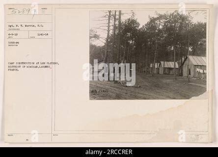 Soldats construisant un camp à les Pleyers dans le district de Mimizan, Landres, France. La photographie a été prise le 8 avril 1919 par le sergent F. T. Morris, S.C. L'image montre les progrès de la construction de camps pendant la première Guerre mondiale. TAALIY 52897. Banque D'Images