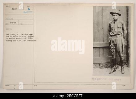 Le 1st Lieutenant William John Beal, vu sur cette photo, a servi dans la compagnie I du 126th Infantry pendant la première Guerre mondiale Il perdit tragiquement la vie le 29 août 1918, alors qu'il participait à l'offensive Oise-Aisne. Cette photo a été prise par le photographe 61220 et a été enregistrée le 1 août 1919. [RECD signifie « reçu »]. L'image est numéro un d'une série liée au lieutenant Beal. Ces informations sont non officielles et ne sont pas destinées à la diffusion publique. Banque D'Images