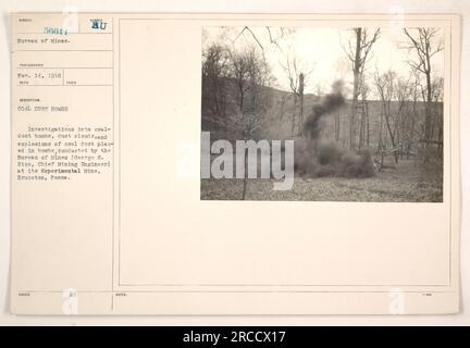 Des enquêtes sur les bombes à poussière de charbon ont été menées par le Bureau des mines à leur mine expérimentale à Bruceton, en Pennsylvanie. La photographie, prise le 14 novembre 1918, montre les expériences impliquant des bombes de poussière de charbon, des nuages de poussière et des explosions causées par la poussière de charbon placée dans les bombes. George S. Rice, ingénieur minier en chef, a dirigé ces enquêtes. Banque D'Images