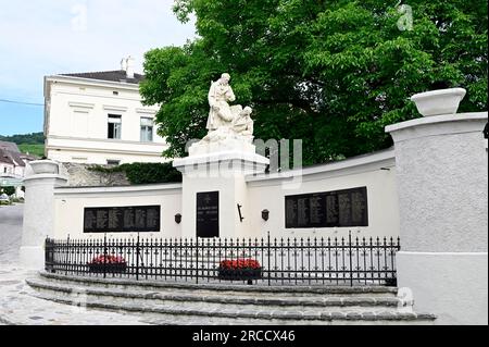 Spitz, Wachau, Basse-Autriche, Autriche. 5 juillet 2023. Mémorial de guerre pour les morts des 1e et 2e guerres mondiales Banque D'Images