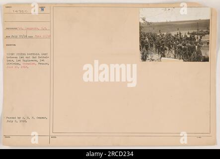 Des soldats des 1 1e et 2e bataillons de la 1e division du génie participent à un match de baseball à Vermaise, en France, le 16 juin 1918. La photographie a été prise par le soldat Longsore, 8. c., et a été approuvé pour libération par le censeur A. E. F. le 2 juillet 1918. Banque D'Images