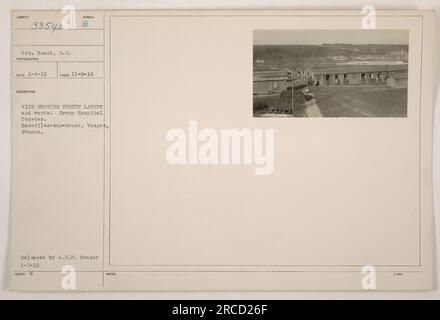 Cette photographie, numérotée 111-SC-33540, a été prise le 8 novembre 1918 à Basoilles-sur-Meuse, Vosges, France. Il montre une vue de la disposition des rues et des salles du Centre hospitalier de groupe. Le photographe, Pvt Boach, S.C., a pris cette photo dans le cadre des activités militaires américaines pendant la première Guerre mondiale. Il a été publié par le censeur de l'A.E.P le 7 janvier 1919. (Total : 65 mots) Banque D'Images