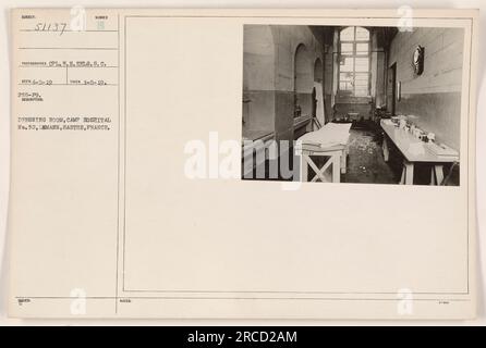 Vue intérieure d'un dressing dans le Camp Hospital n ° 52, situé au Mans, Sarthe, France pendant la première Guerre mondiale. Photographie prise le 9 janvier 1919. Capturé par le caporal W.H. Fels. Numéro attribué B-51137. Les notes détaillées indiquent '$113.' Banque D'Images