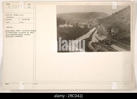 Soldats du quartier général de la 89e division, qui fait partie des forces expéditionnaires américaines pendant la première Guerre mondiale, photographiés à Kyllburg, en Allemagne. L'image capture les activités militaires dans le territoire occupé par les forces américaines. Le photographe est identifié comme étant Paul W. Cloud, et la photo a été prise le 1 mars 1919. Banque D'Images