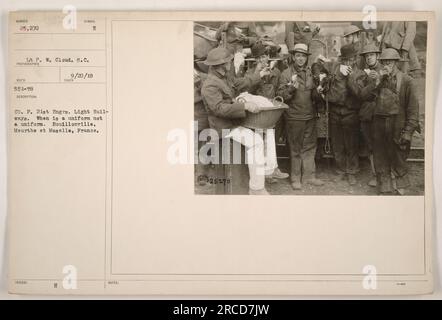 Soldats de la compagnie F du 21st Engineers Light Railways posant à Bouillonville, Meurthe et Moselle, France pendant la première Guerre mondiale La photo a été prise par le lieutenant P. W. Cloud et porte le numéro d'identification officiel 25,270. Banque D'Images