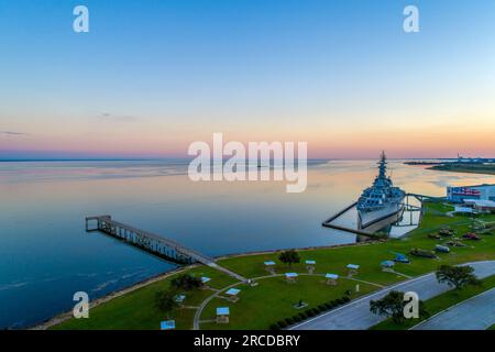 USS Alabama au coucher du soleil à Mobile Banque D'Images