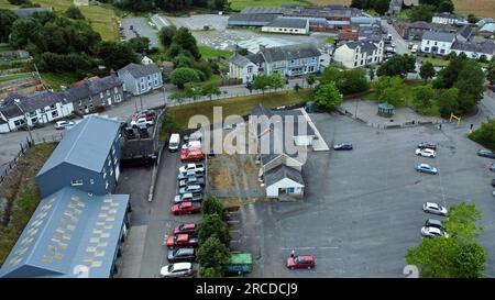 Vue de drone de l'ancienne gare de Llanybydder, maintenant utilisée par le club de rugby de Llanybydder, Llanybydder, Carmarthenshire, pays de Galles juillet 2023 Banque D'Images