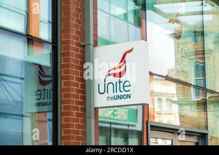 Wolverhampton, Royaume-Uni - juillet 13 2023 : extérieur des bureaux Unite the Union à Wolverhampton, avec logo Banque D'Images