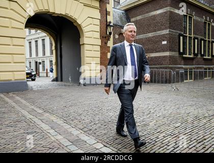 LA HAYE - Eric van der Burg, secrétaire d'Etat sortant à la Justice et à la sécurité, arrive au Binnenhof pour le dernier Conseil des ministres avant la pause politique estivale. ANP SEM VAN DER WAL pays-bas Out - belgique Out Banque D'Images