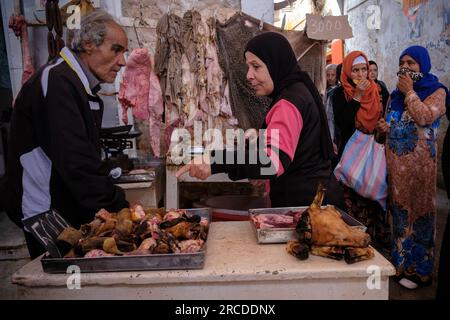 Femmes dans les rues de Sousse, Tunisie Banque D'Images