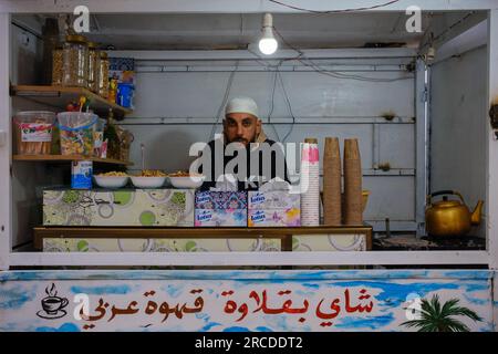 Petit snack à la plage de Nabeul, Tunisie Banque D'Images