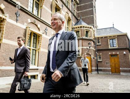 LA HAYE - Eric van der Burg, secrétaire d'Etat sortant à la Justice et à la sécurité, arrive au Binnenhof pour le dernier Conseil des ministres avant la pause politique estivale. ANP SEM VAN DER WAL pays-bas Out - belgique Out Banque D'Images