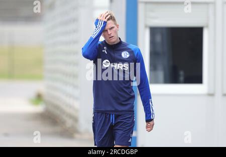 Firo : 06/29/2023, football, football, 2e division, 2e Bundesliga, Saison 2023/2024, FC Schalke 04, entraînement, Marius BULTER, pensivement Banque D'Images