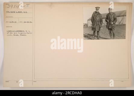 Lieutenant E.R. Kenneson, commandant du 9th Aero Squadron, est photographié à Vavin-court, Meuse, France, le 13 novembre 1918. La photographie a été prise par le soldat Clyde L. Eddy, un photographe de l'armée, et est étiquetée 111-SC-39342. Cette image fait partie de la collection des activités militaires américaines pendant la première Guerre mondiale. Banque D'Images