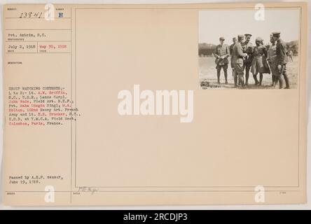 VP Antrim, Lt. A.W. Griffin, lance Corpl. John Wade, VP Maha Dingin Singl, VP M.A. Helton et le lieutenant H.S. Drucker est vu regarder des concours au Y.M.C.A. Rencontre sur le terrain à Colombos, Paris, France. La photographie a été prise le 30 mai 1918 et approuvée par le censeur de l'A.E.F. le 19 juin 1918. Banque D'Images