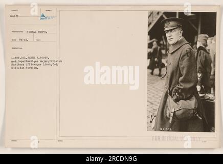 Le lieutenant-colonel James R. Scott du département médical est photographié sur cette photo. La première image le montre en tant que major, servant comme officier sanitaire de division, tandis que la deuxième image le montre en tant que lieutenant-colonel, servant comme chirurgien de division. La photographie a été publiée comme sujet 61373, avec le numéro de publication 84-19. Il a été pris par le signal corps et est marqué comme non classifié mais pour un usage officiel seulement. Banque D'Images