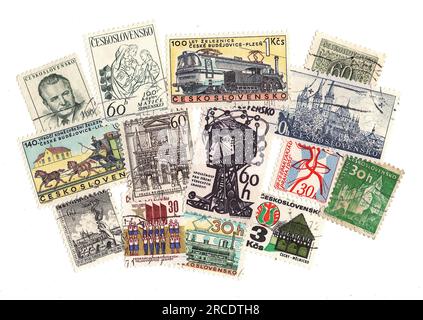 Timbres-poste d'époque de Tchécoslovaquie sur fond blanc. Banque D'Images