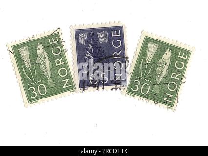 Timbres-poste vintage de Norvège sur fond blanc. Banque D'Images